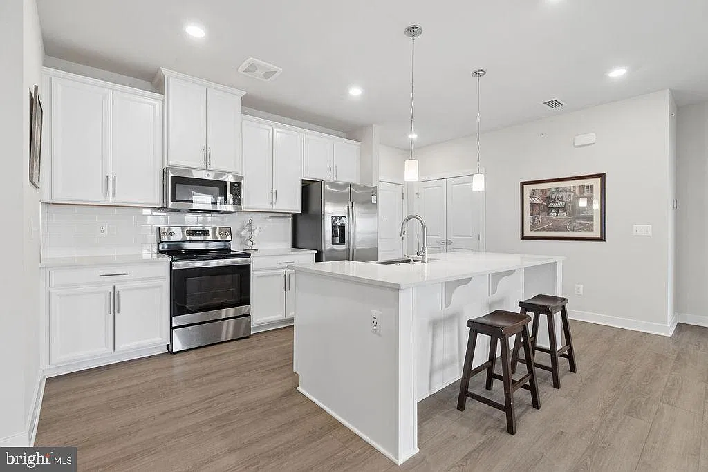 2 bed, 2.0 bath, 1162 sqft, $2,800 — Photo 3