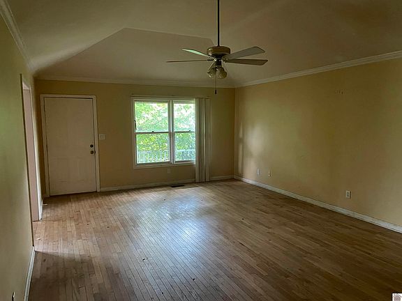 5th image of 250 Hillington Dr