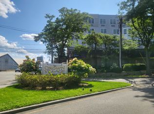 780 River Rd APT 393, Edgewater, NJ 07020