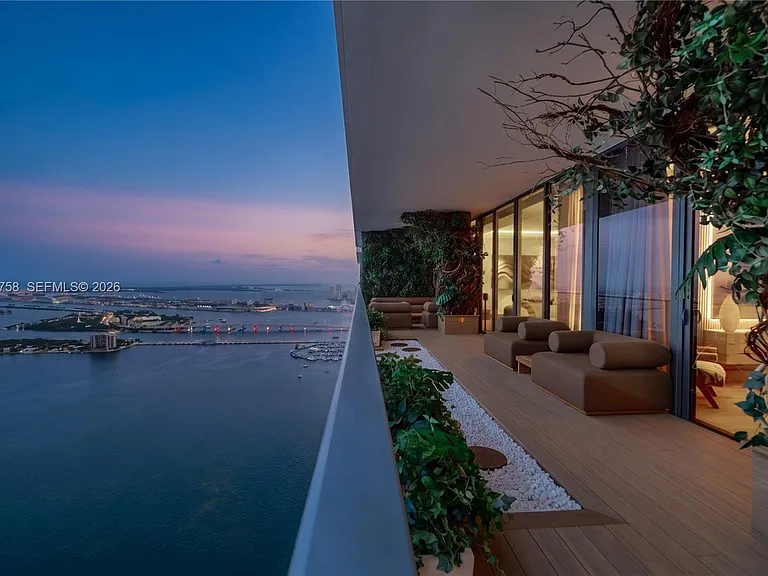 700 NE 24th St #Penthouse 5902 — Photo 41