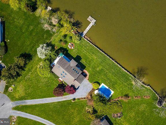 4th image of 104 Cove Creek Ct
