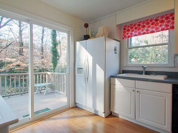 4th image of 3114 Stanford Dr