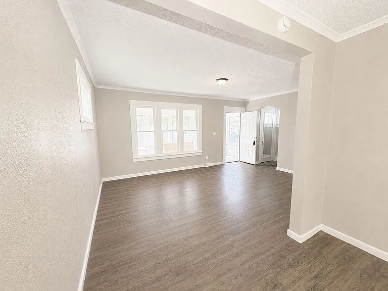 729 Utah St — Photo 2