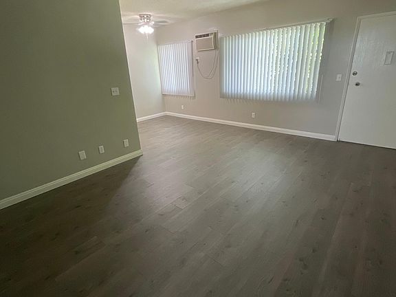 4th image of 440 N Mentor Ave #11