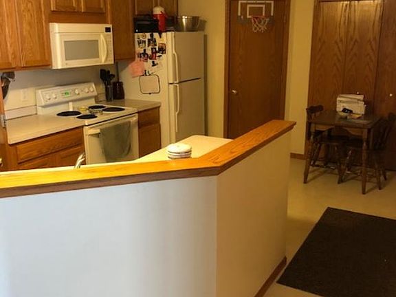 5th image of 324 Wilderness Dr