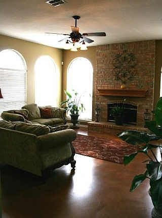 5th image of 629 Post Oak Dr