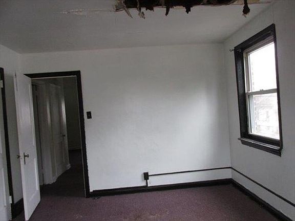 3rd image of 135 E Plumstead Ave