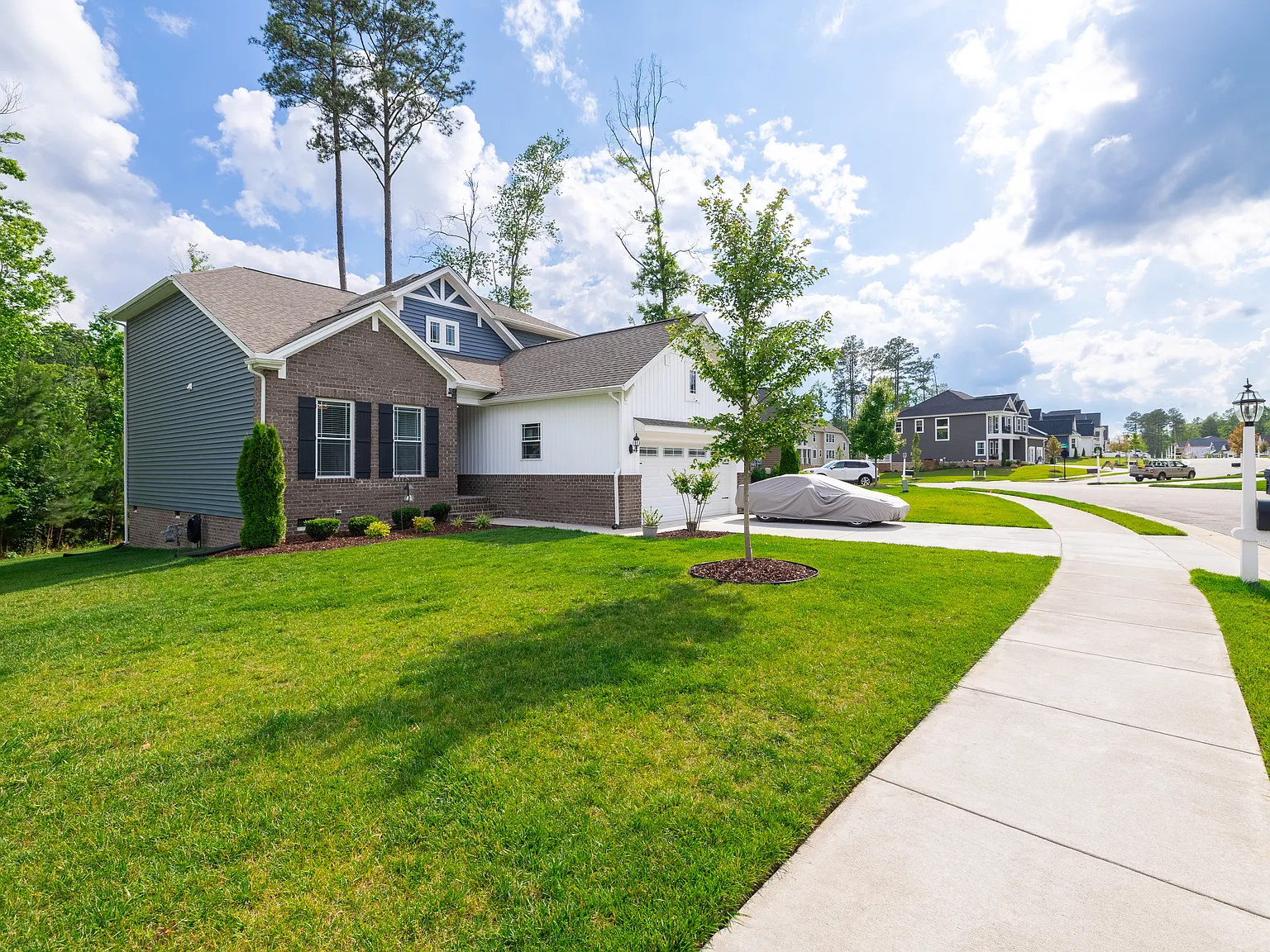 4 bed, 2199 sqft, $3,450 — Photo 2