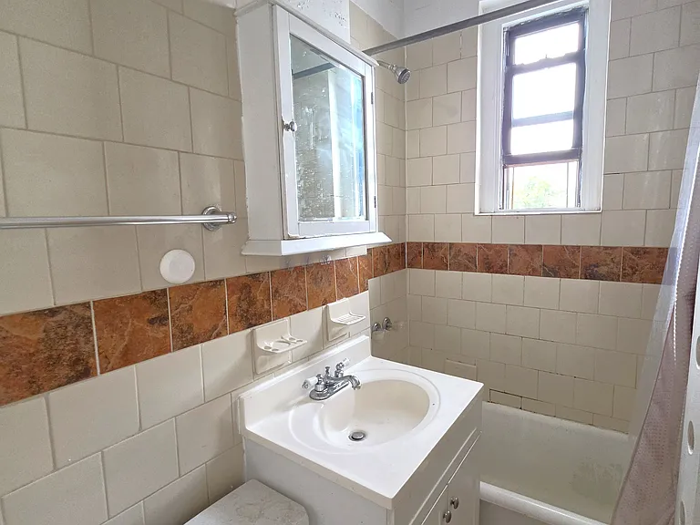 21-77 33rd St #5H — Photo 17