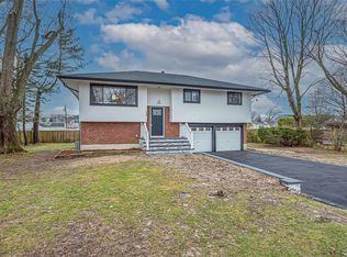 258 W 13th St, Deer Park, NY 11729