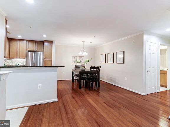 5th image of 1509 N Point Dr APT 1