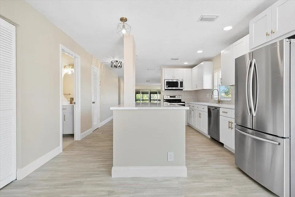 2 bed, 2.0 bath, 1205 sqft, $4,000 — Photo 3
