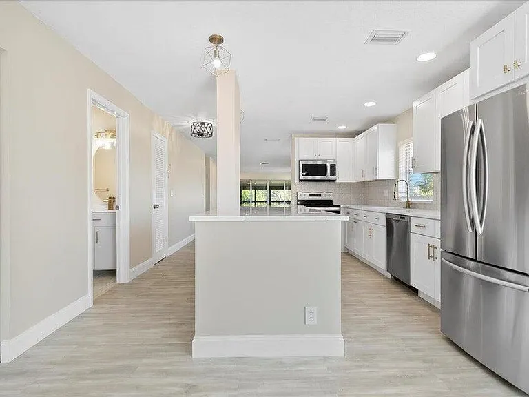 13921 Royal Palm Ct #D — Photo 3