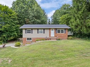 341 Abbyshire Rd, Akron, OH 44319