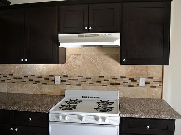 5th image of 829 W 50th Pl