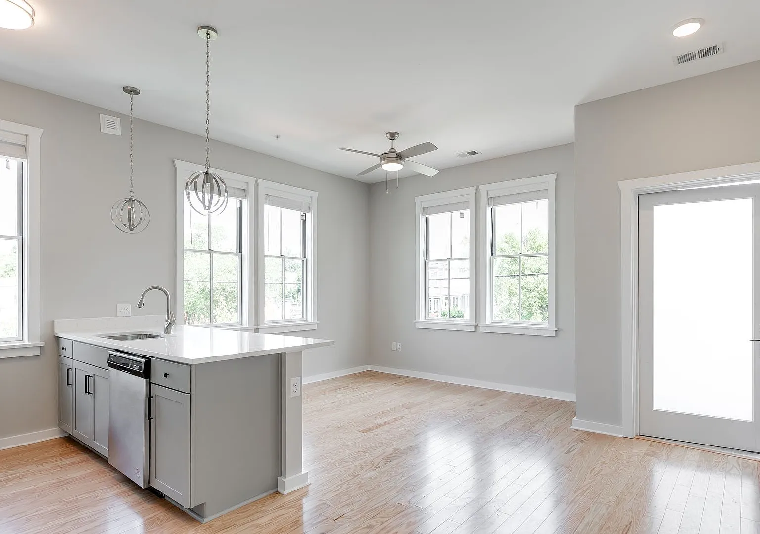 2416 Jefferson Ave — Photo 1