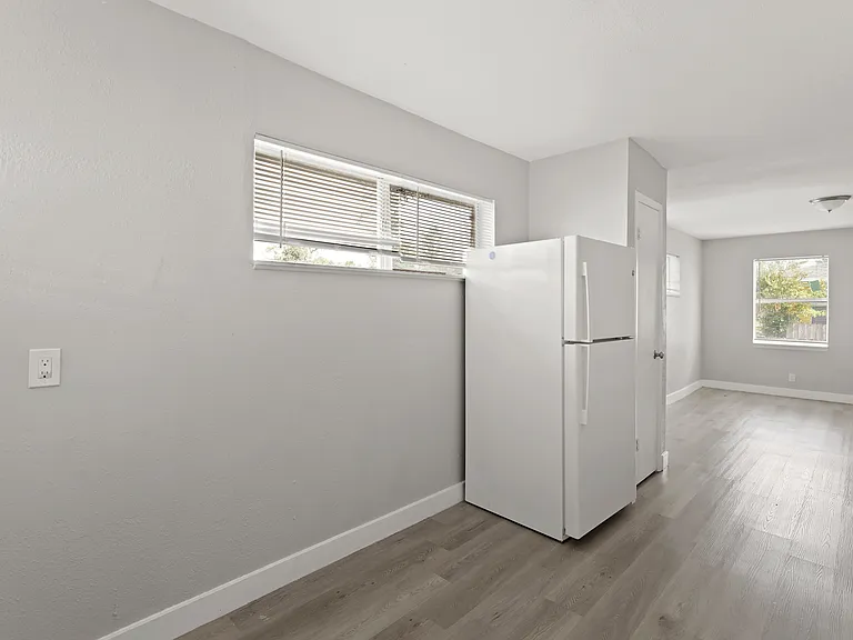 7815 Glass St — Photo 12