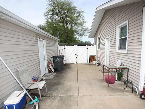 3rd image of 2607 Crestview Dr