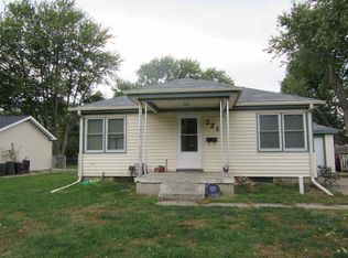 221 S 20th St, Beatrice, NE 68310