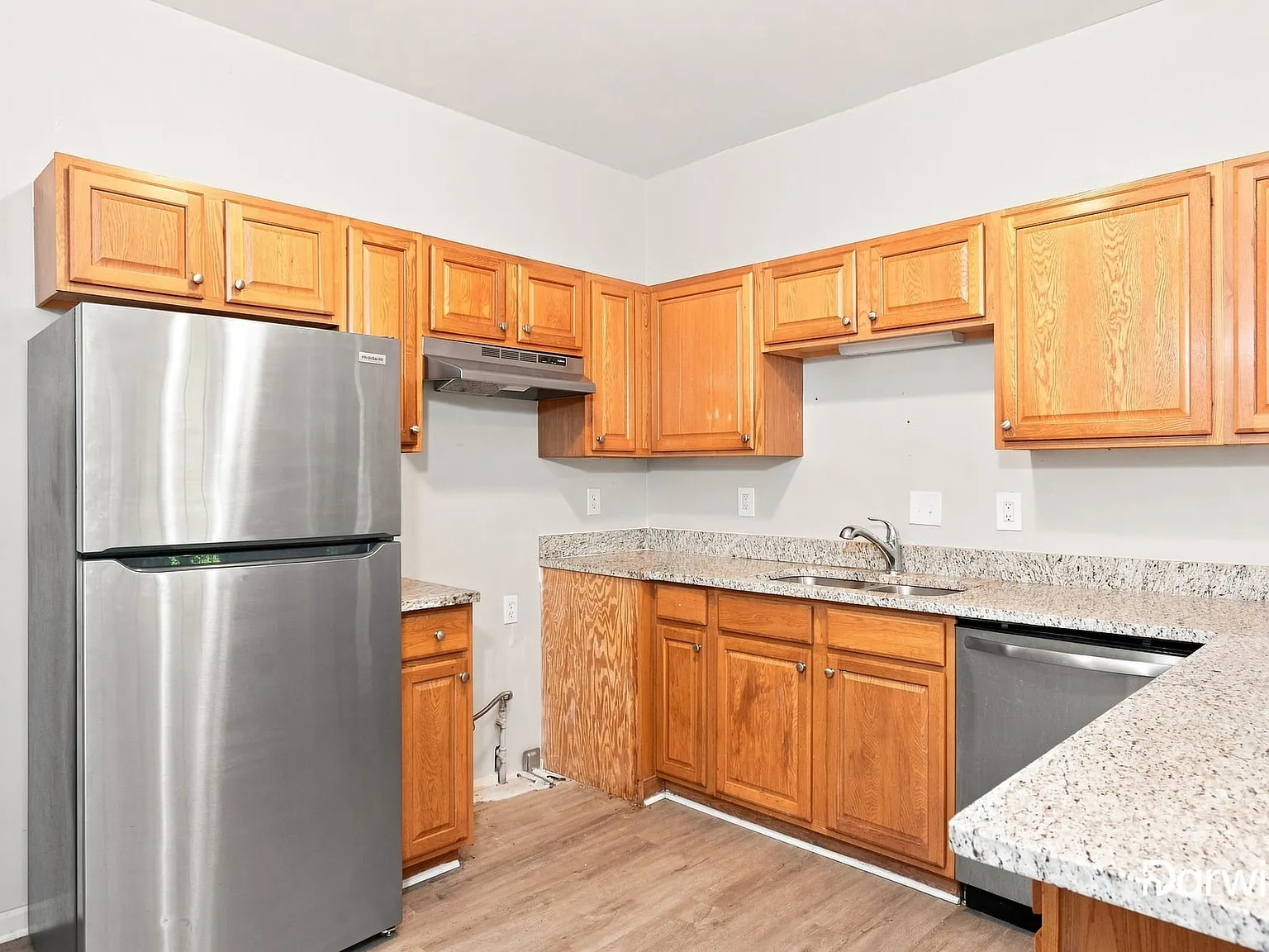 4 bed, 2.0 bath, 1274 sqft, $1,720 — Photo 3