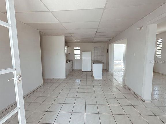 3rd image of R-19 URB. JARDINES DE CAPARRA M-14