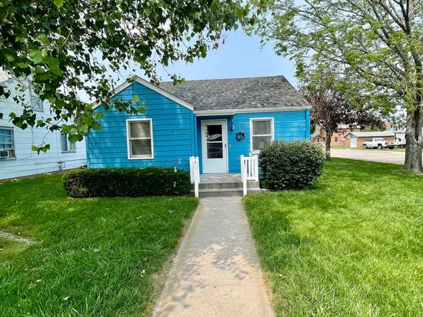 120 E 14th St, Cozad, NE 69130