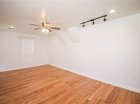 5th image of 837 Canton St