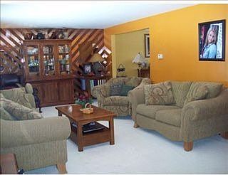 3rd image of 526 Poplar Dr