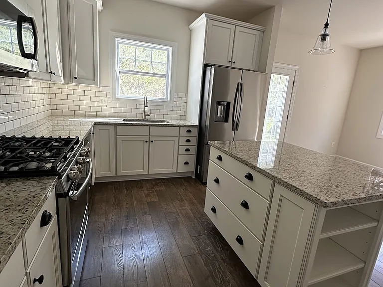 2436 Winthrop Dr — Photo 15
