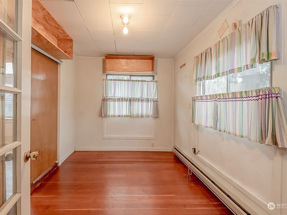 4th image of 4127 Yakima Avenue