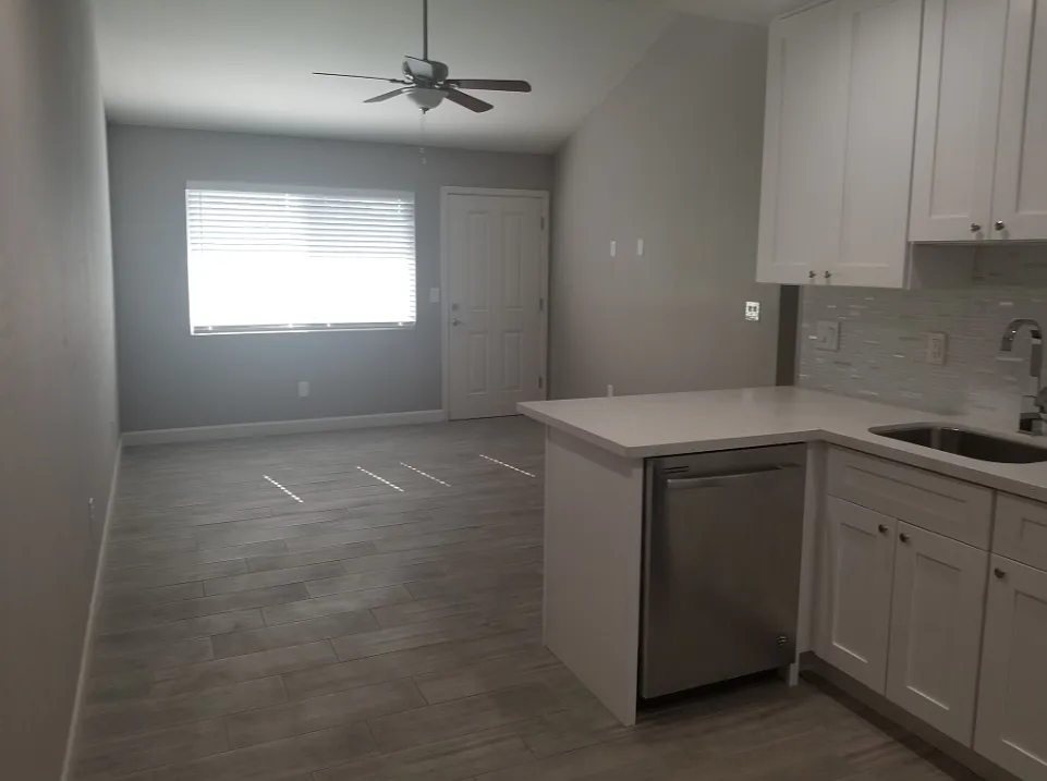 Roma Village Apartments — Photo 3