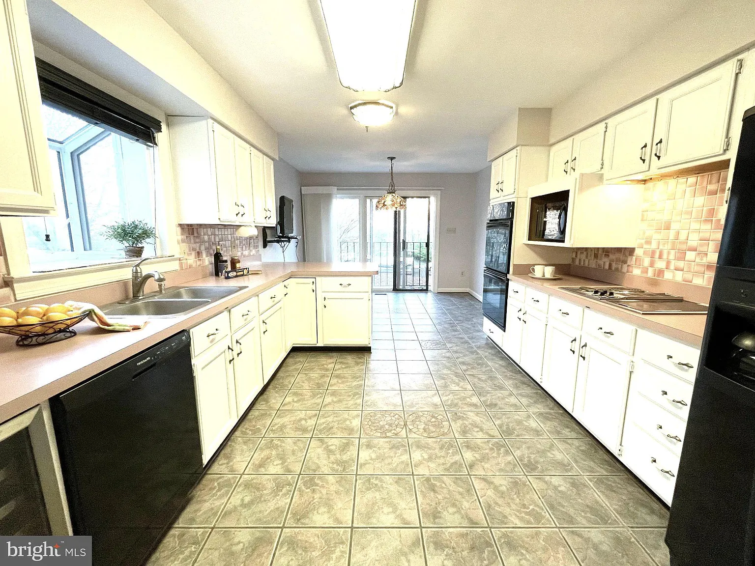 3 bed, 5.0 bath, 3581 sqft, $4,500 — Photo 2