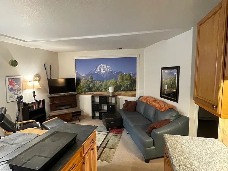 4000B Silverheels Dr #B — Photo 1