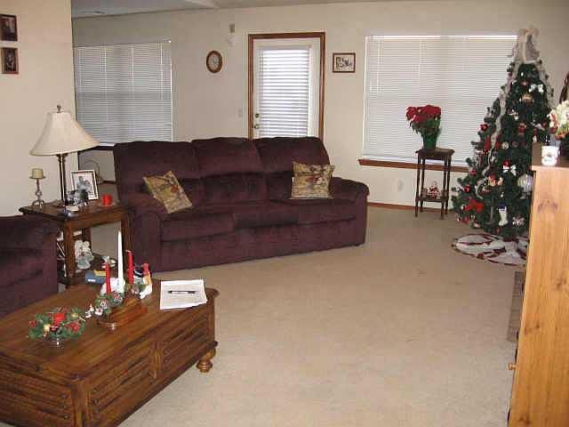 2nd image of 2508 S Redwood Ln