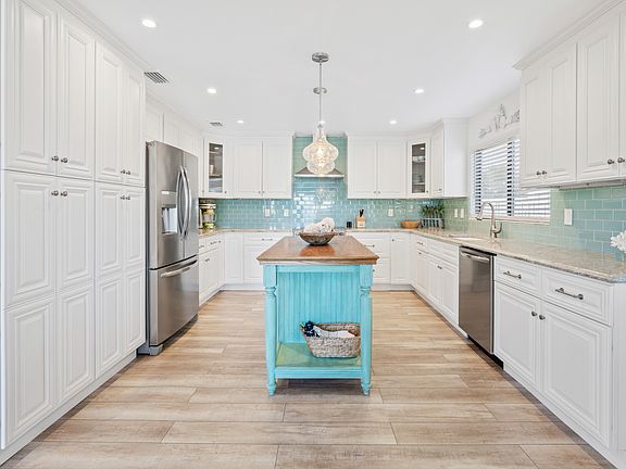 5th image of 46 Atlantic Dr #2