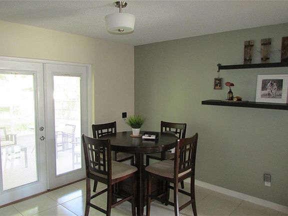 5th image of 628 Grovewood Ave