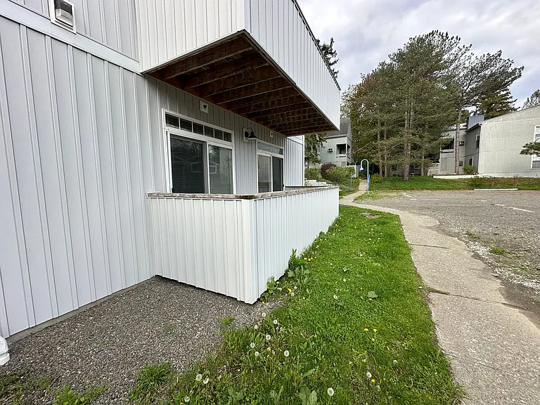 University Park Apartments near Cornell University — Photo 907