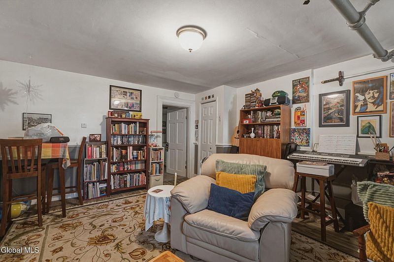 4th image of 194 3rd Street