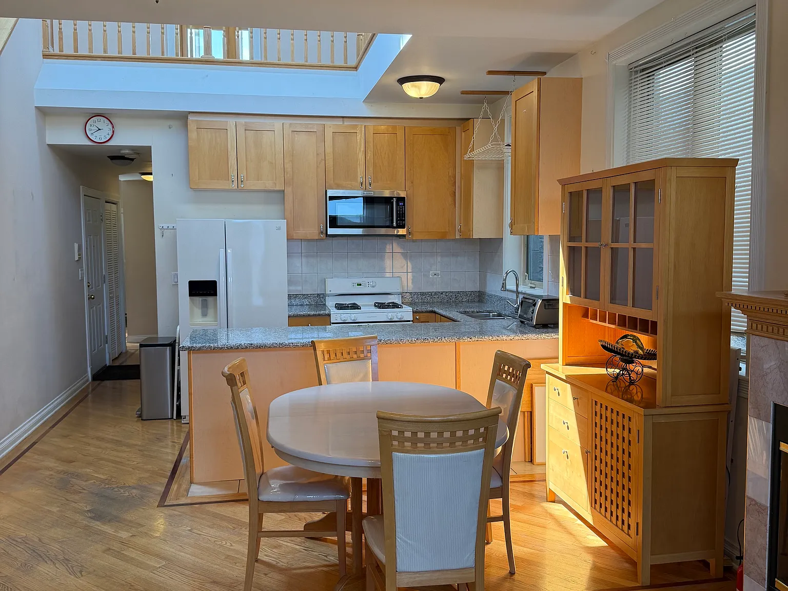 3 bed, 1600 sqft, $3,000 — Photo 3