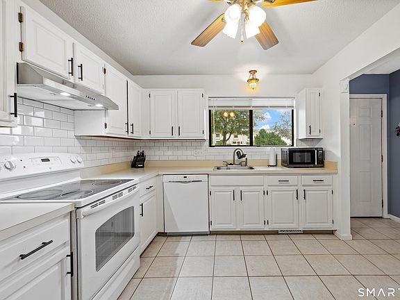 3rd image of 161 Suffolk Court #161