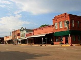 217 Hickory St, Calvert, TX 77837