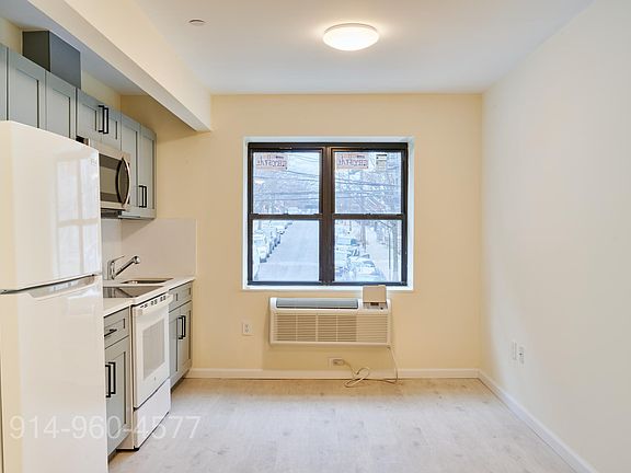 4th image of 3823 Carpenter Ave APT 4A