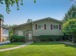423 S Riverside Dr, Villa Park, IL 60181
