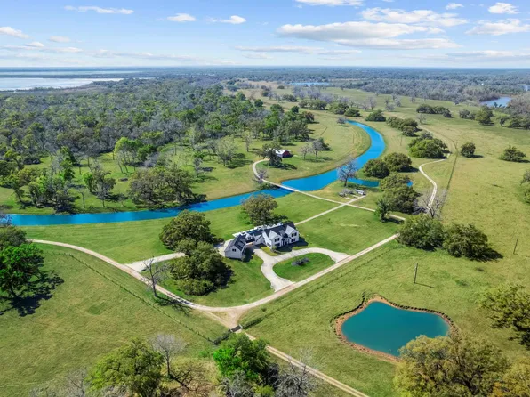 7341 County Road 27, Damon, TX 77430