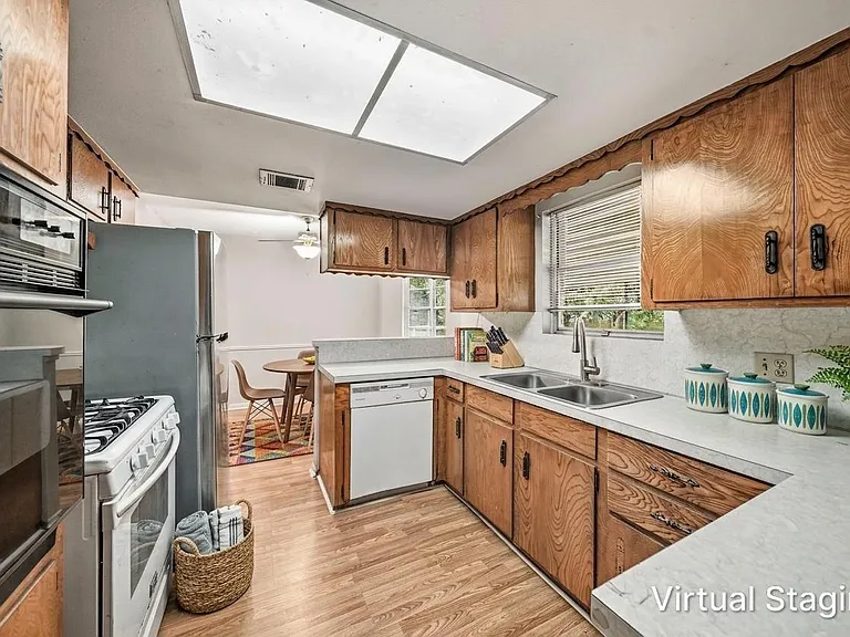 3324 Kathryn Cir — Photo 3