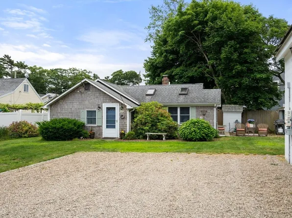 47 Chippewa Dr, Buzzards Bay, MA 02532