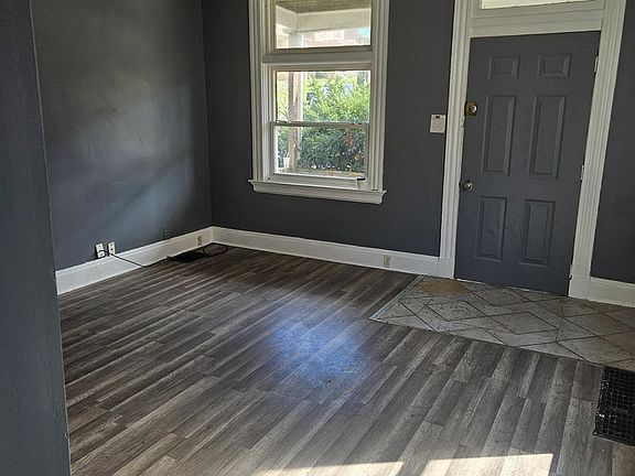 3rd image of 843 Fairbanks Ave