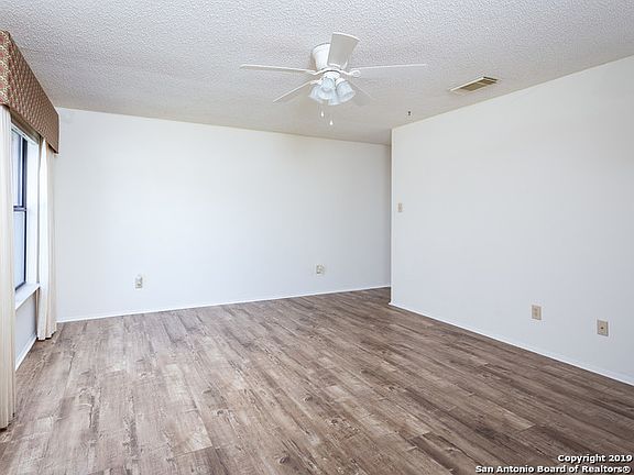 4th image of 15527 Knollmeadow