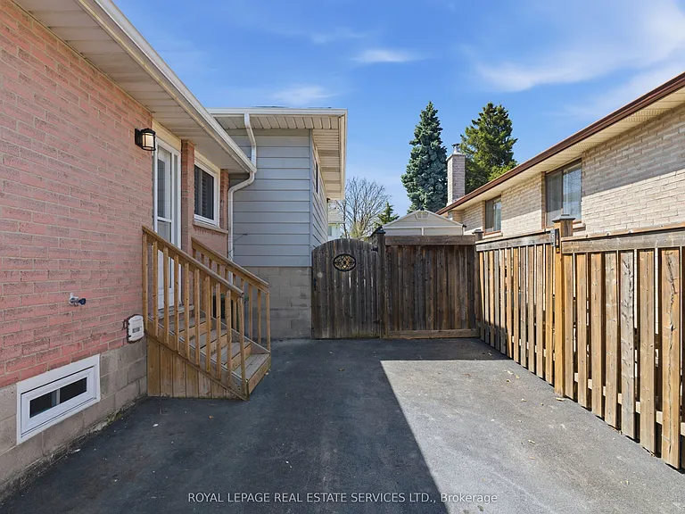 341 Rexford Dr — Photo 23
