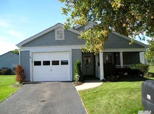 378 Larchmont Ct, Ridge, NY 11961